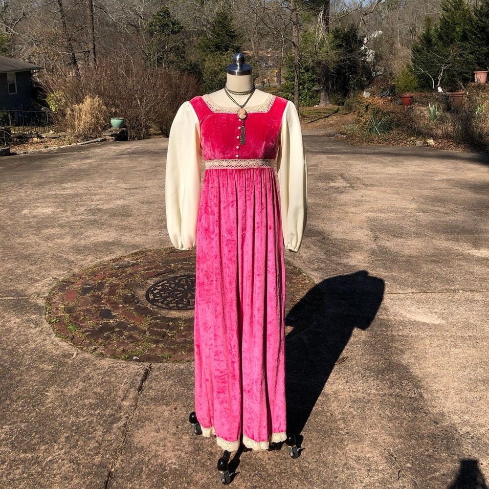 Vintage 1970s 70s cottagecore renaissance prairie victorian style pink dress!!